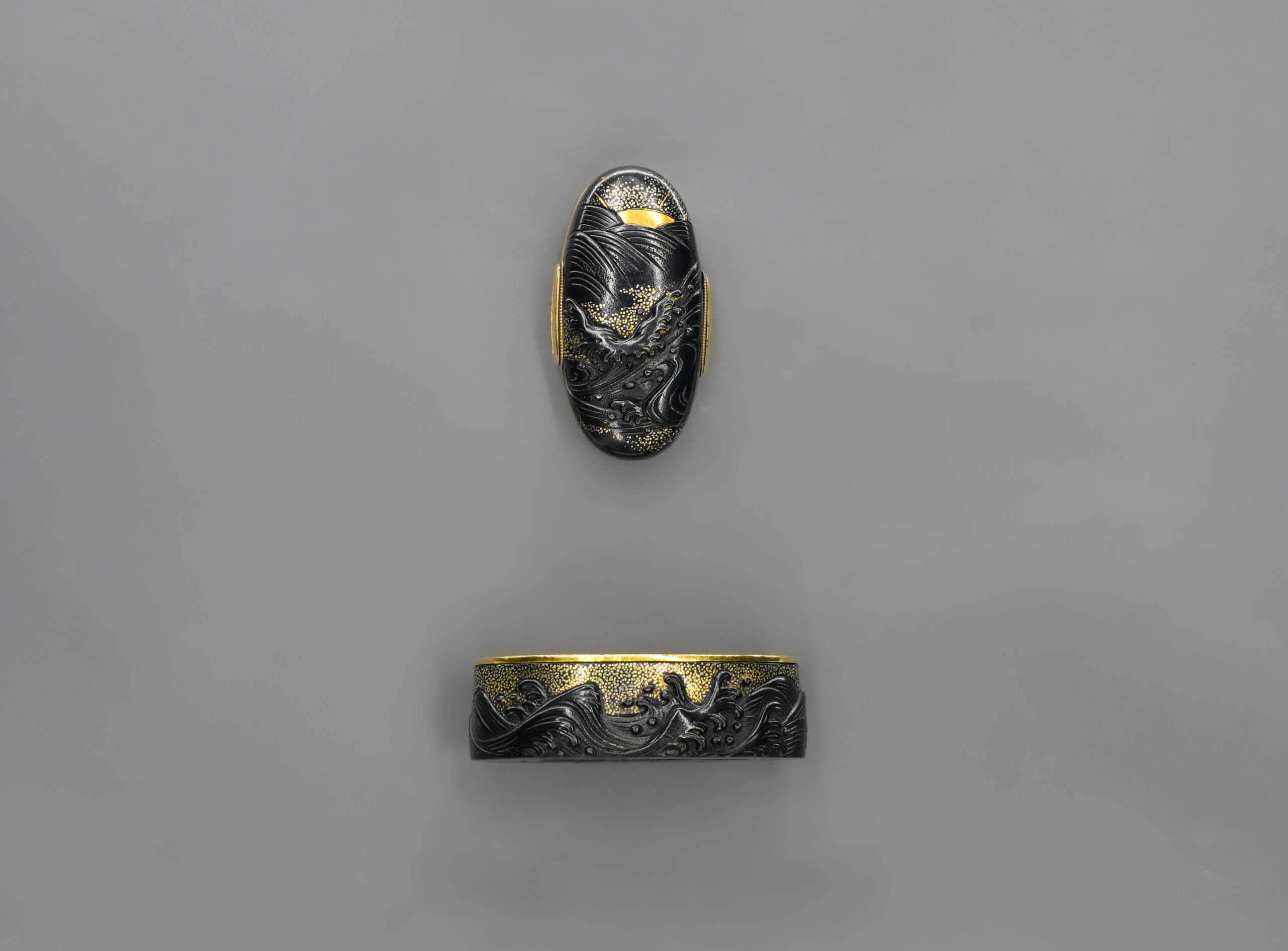 洛西 壽治（花押）の最高傑作品です！　保存刀装具　銀地　片切彫　猛虎図　縁頭　桐箱付　【検：刀装具/拵え】k183 日本刀販売専門店 銀座長州屋 鍔 鐔 販売品 流水雲錦透図鐔 銘 山城国